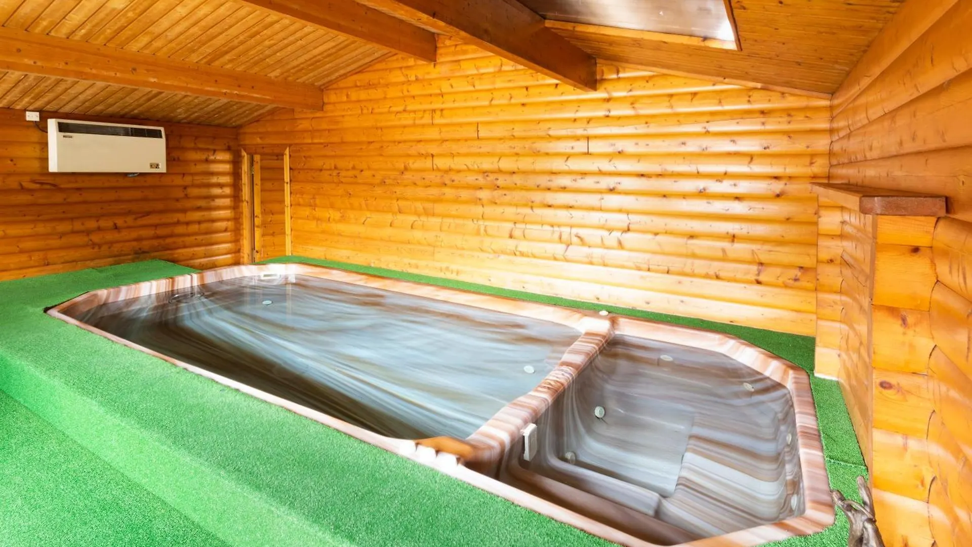 Lux 8Br Thamesfront Villa W Yacht & Sauna Staines-upon-Thames 0*,  United Kingdom