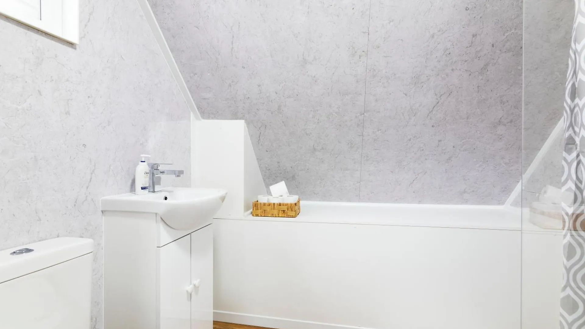 Lux 8Br Thamesfront Villa W Yacht & Sauna Staines-upon-Thames