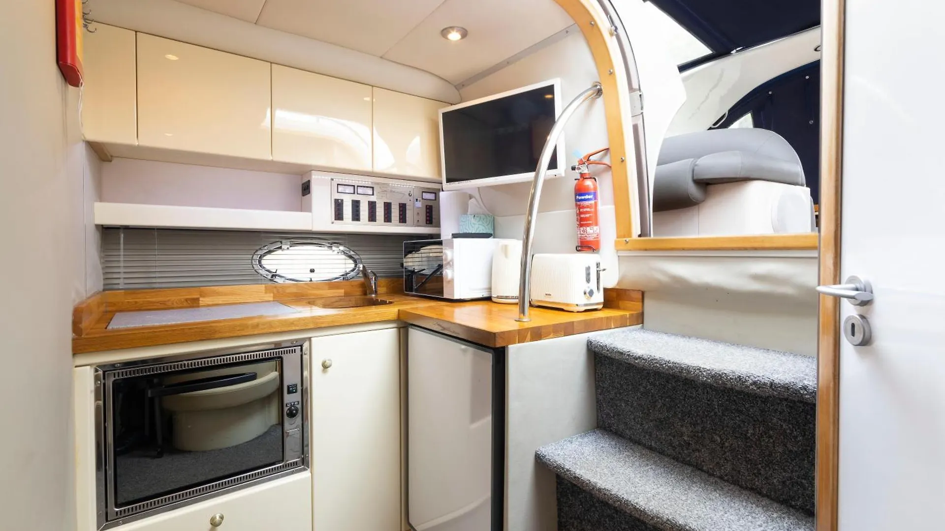 Lux 8Br Thamesfront Villa W Yacht & Sauna Staines-upon-Thames