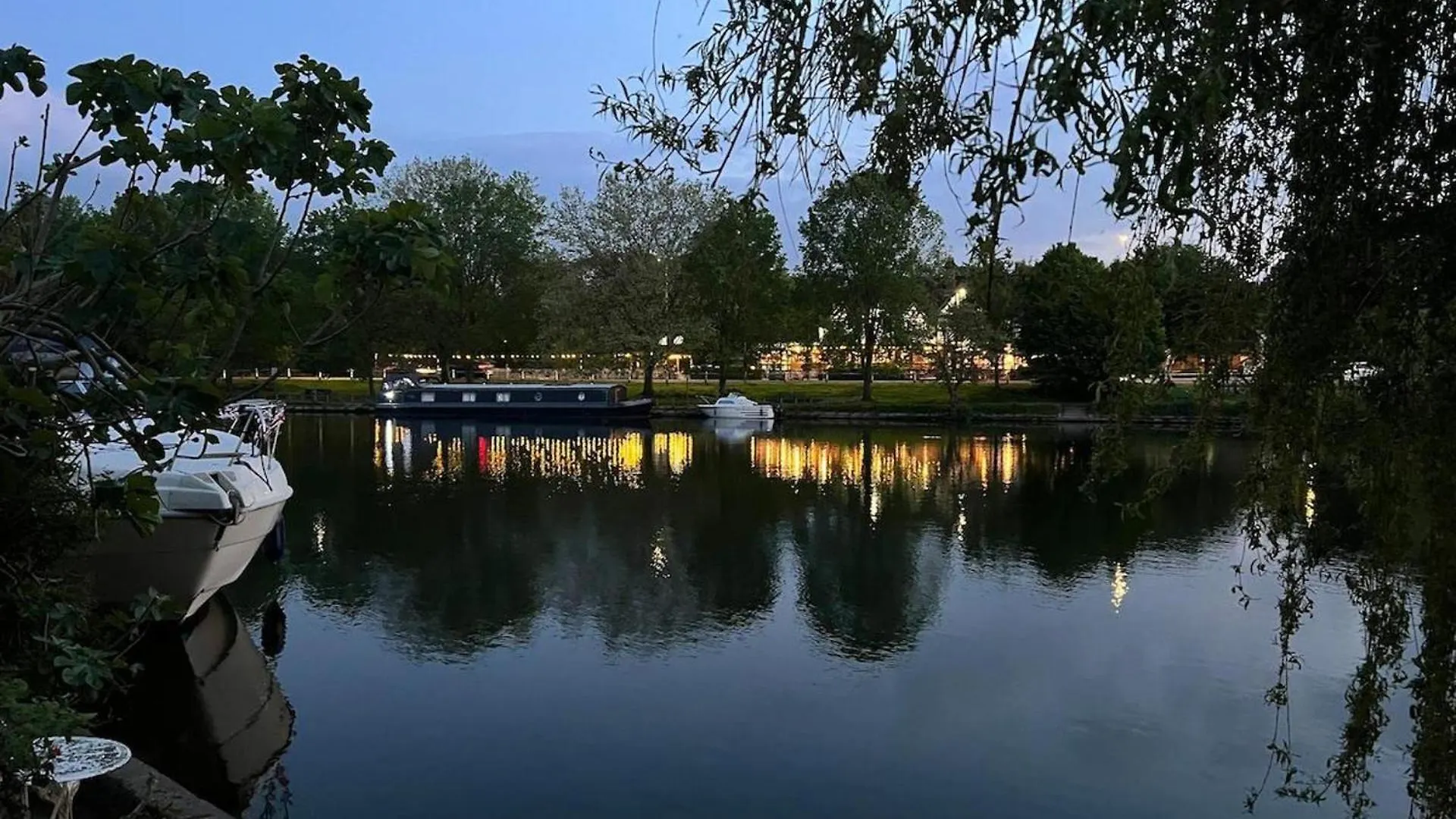 Holiday home Lux 8Br Thamesfront Villa W Yacht & Sauna Staines-upon-Thames