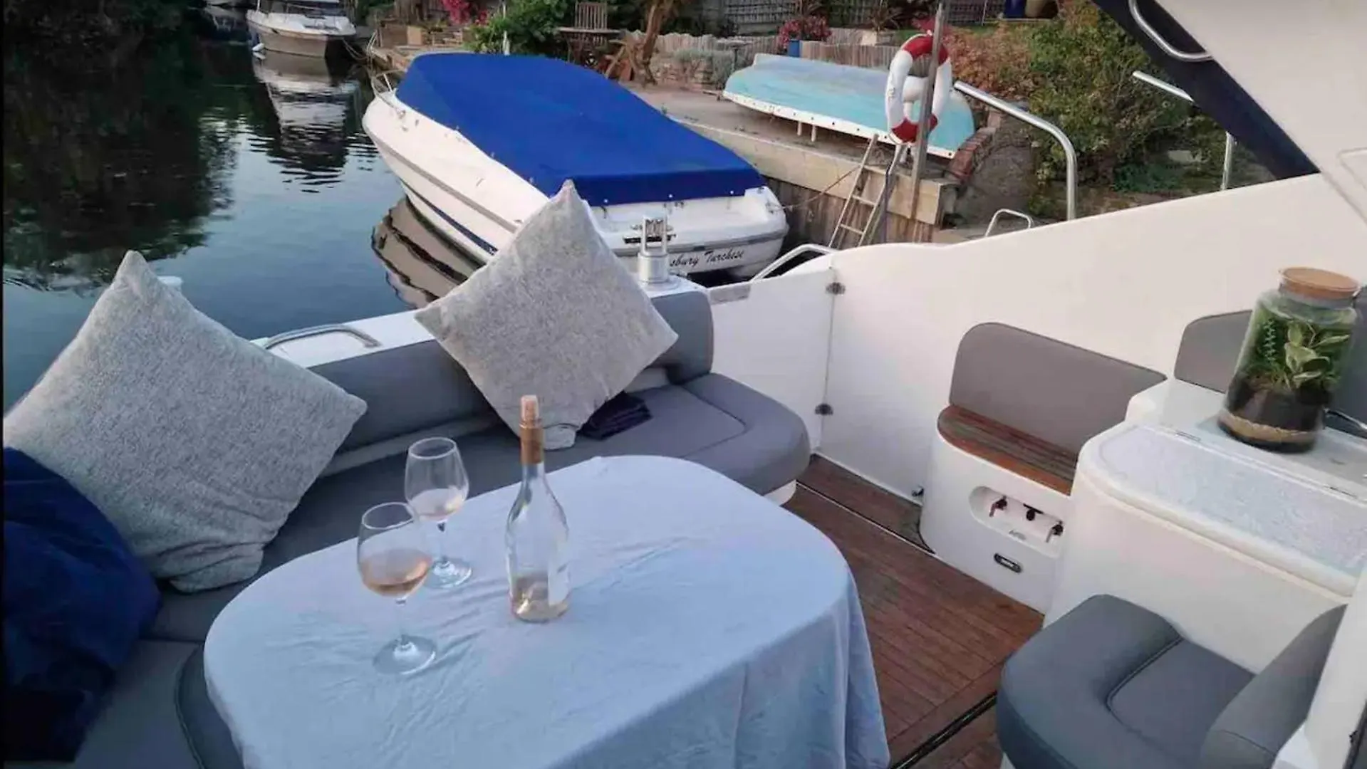 Holiday home Lux 8Br Thamesfront Villa W Yacht & Sauna Staines-upon-Thames