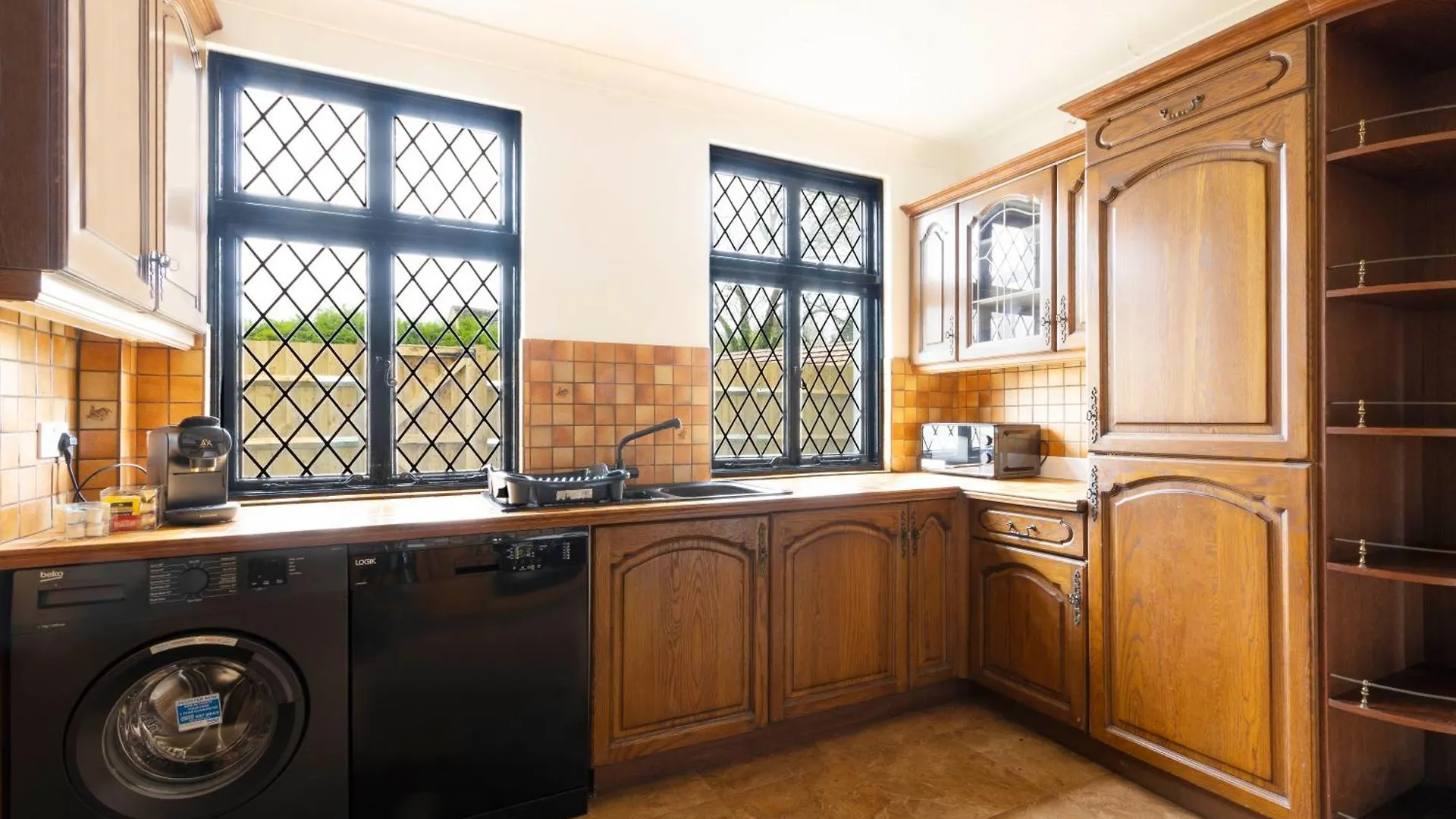Lux 8Br Thamesfront Villa W Yacht & Sauna Staines-upon-Thames Holiday home